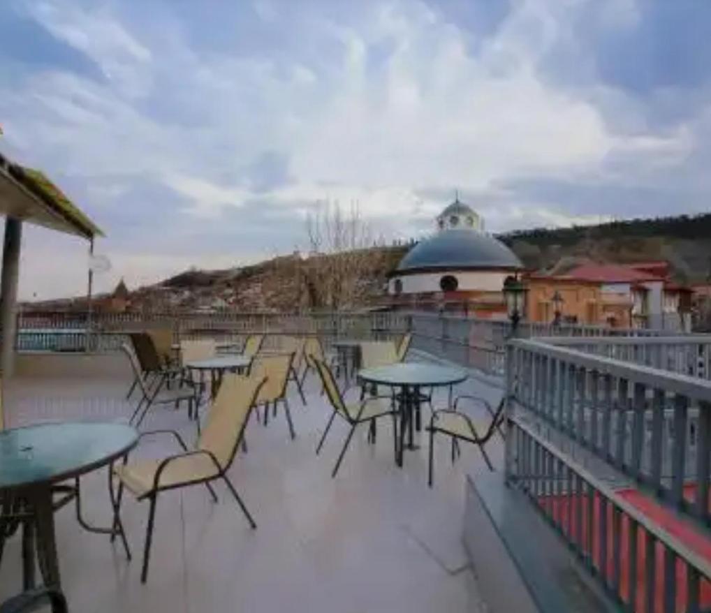 Royal Hotel Tbilisi Bagian luar foto